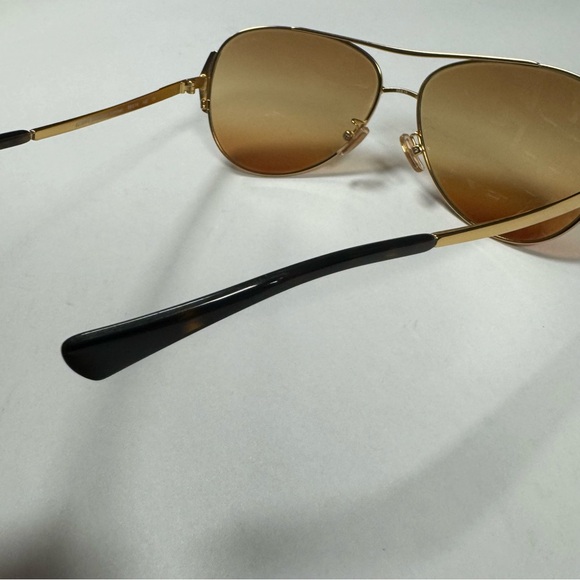 Coach Pilot Sunglasses Model: HC7067 - Picture 7 of 12